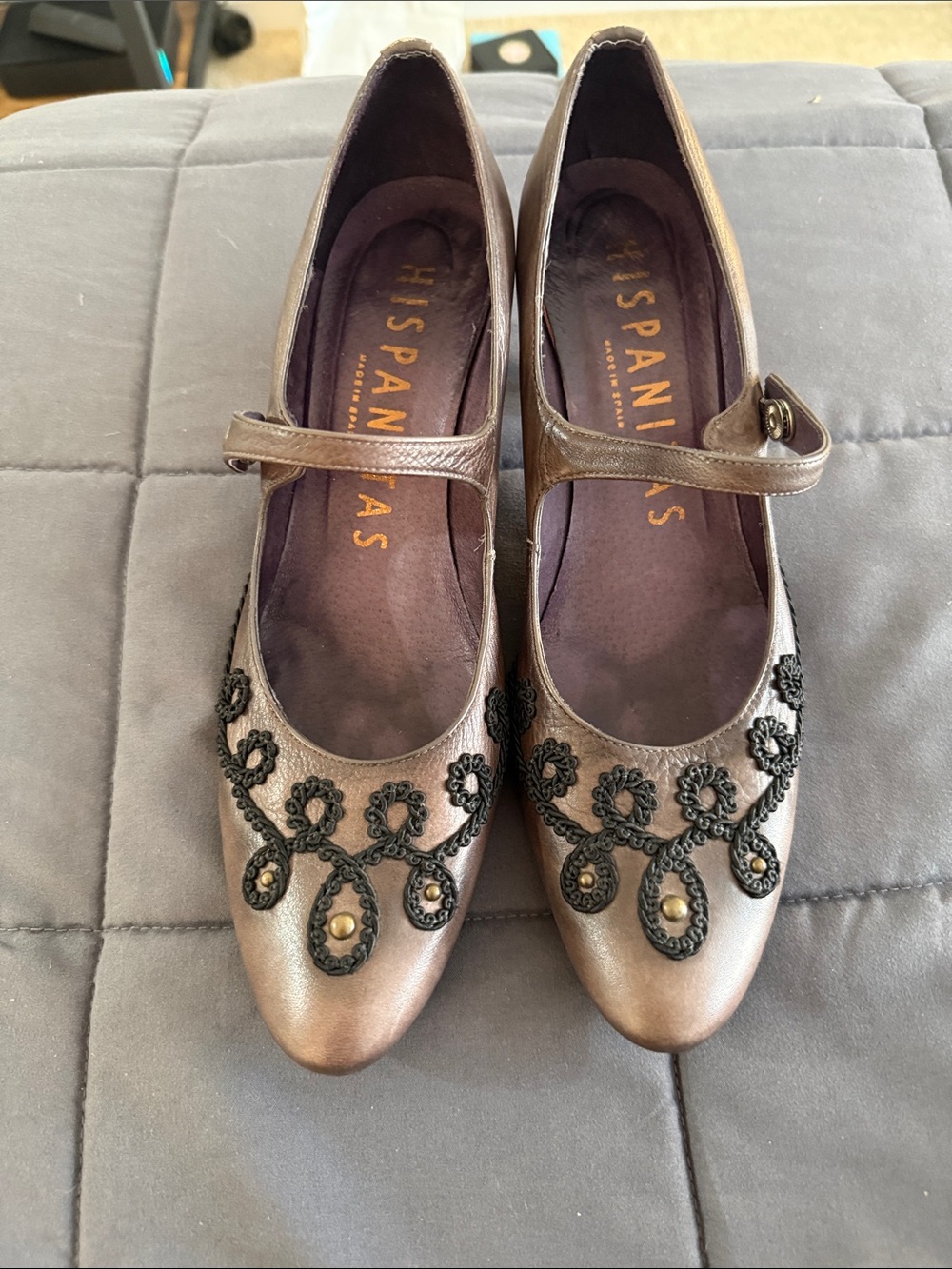 Brown leather Hispanitas pumps